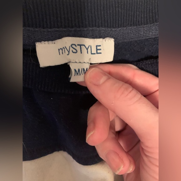 Giant Tiger MyStyle Colour Block Crew Neck Sweatshirt, Size Women’s M - Picture 2 of 4